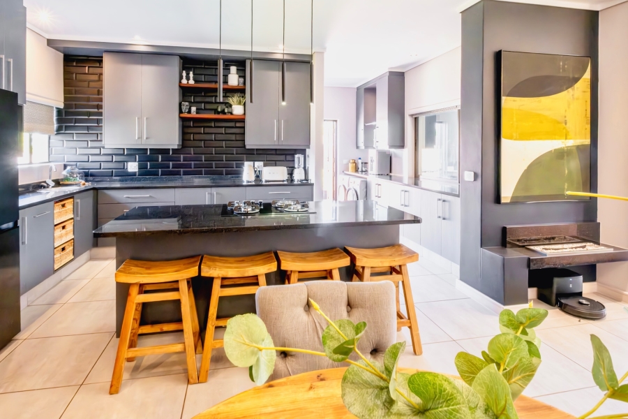 4 Bedroom Property for Sale in Earls Court Lifestyle Estate Western Cape